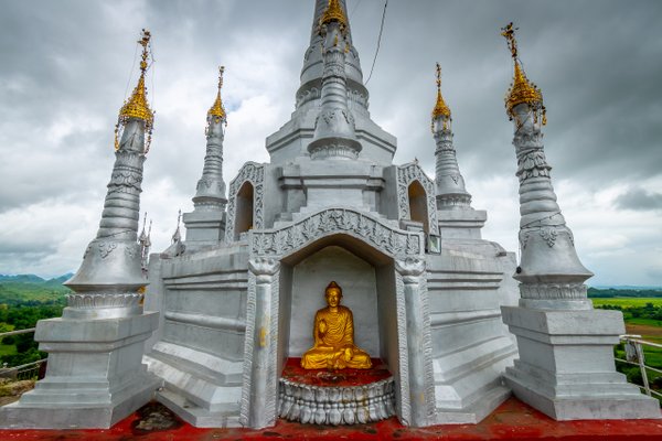 Taw Kyat Taung Pagoda near Loikaw